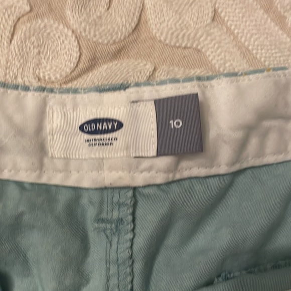 Old navy size 10 shorts. Worn once. Light teal and yellow - Picture 3 of 3